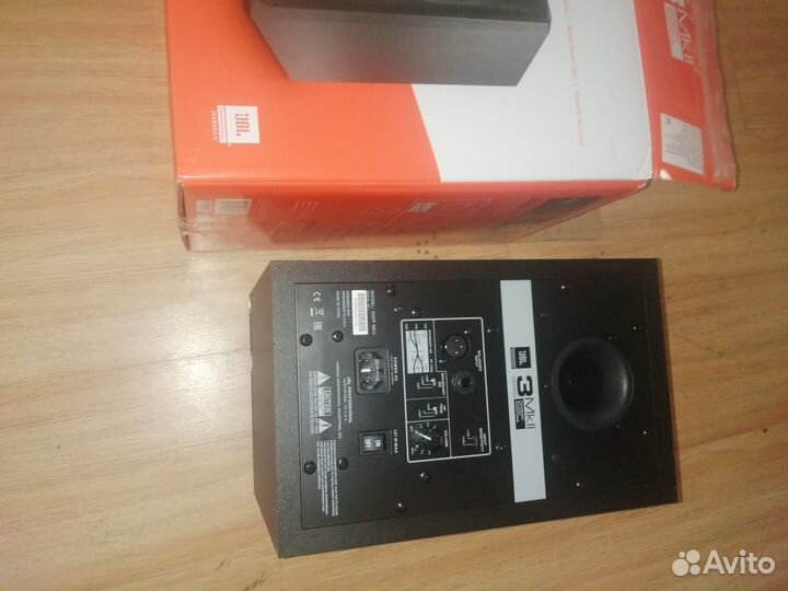 Студийный монитор JBL 305 MkII