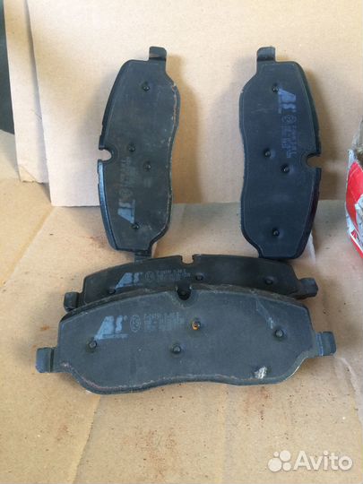 Колодки тормозные дисковые, комплект
