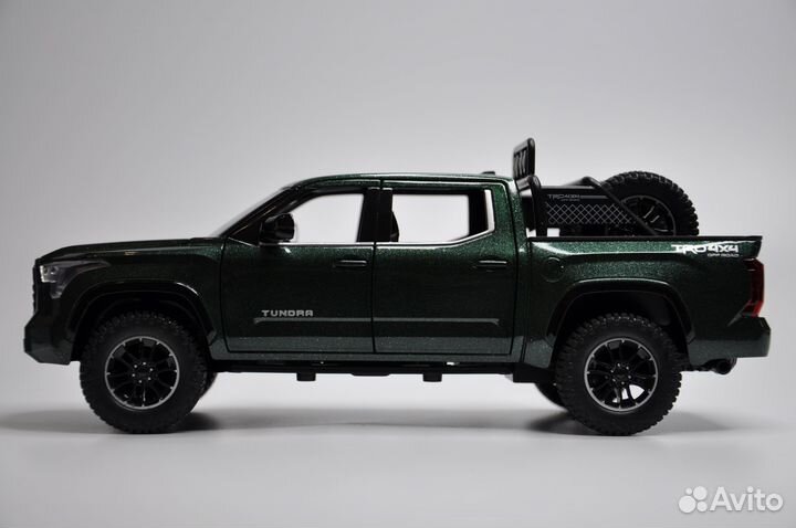 Модель автомобиля Toyota Tundra металл