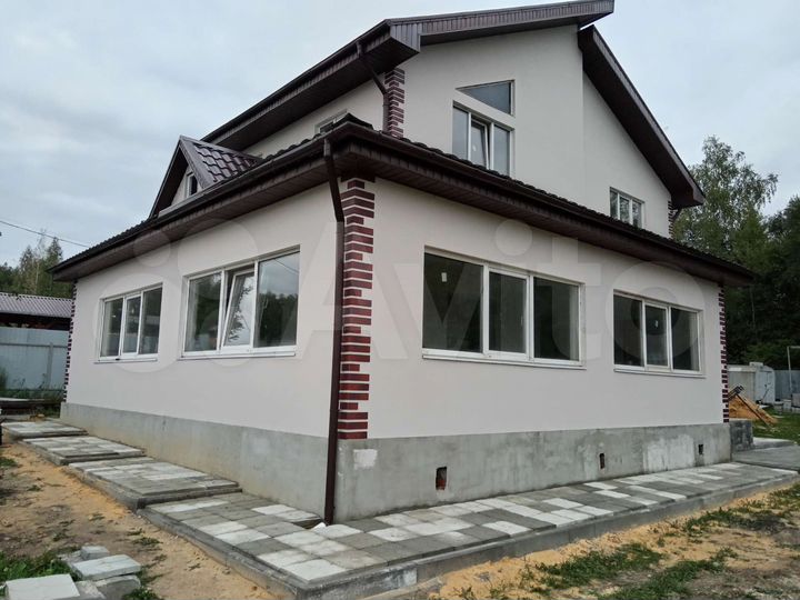 Коттедж 166 м² на участке 12 сот.