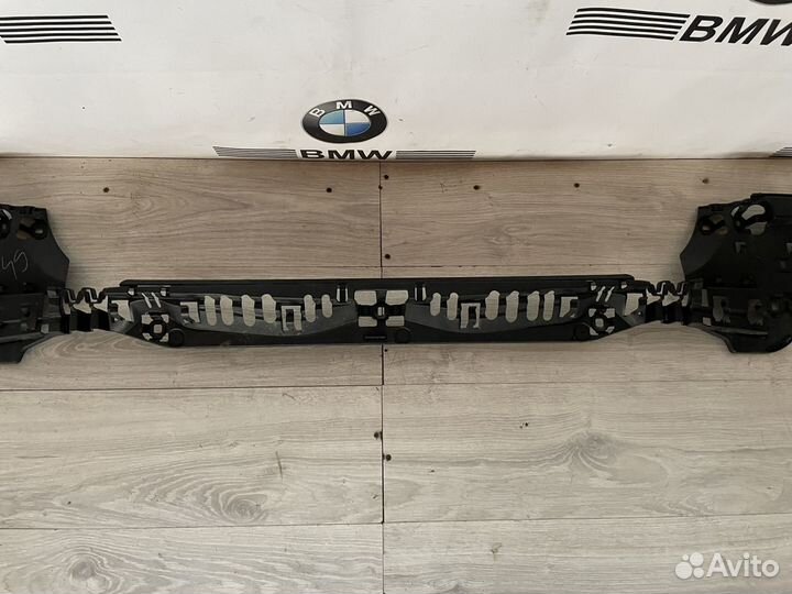 Кронштейн/направляющая заднего бампера BMW G30/F90