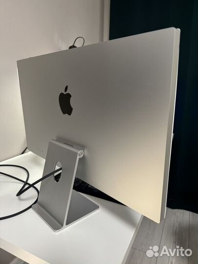 Apple Studio Display standart glass tilt