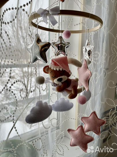 Мобиль из фетра для детской кроватки ручной работы