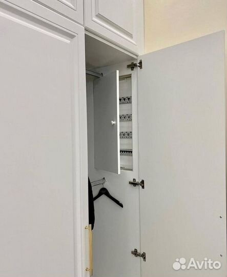Шкафы распашные