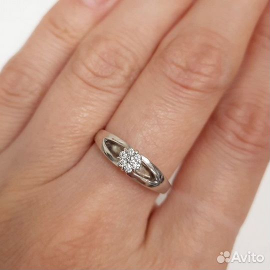 Кольцо с природным камнем Золото