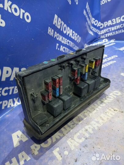 Блок предохранителей под капот Ваз Лада 2105 седан
