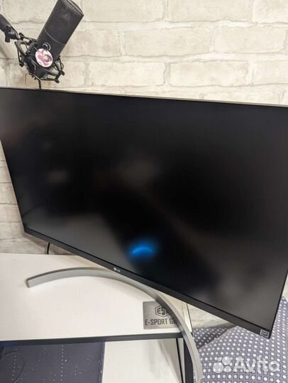 Монитор LG 27UK650