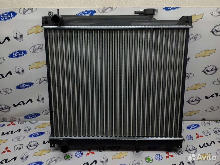 Радиатор охлаждения Suzuki Grand Vitara 2.0-2.5 мт