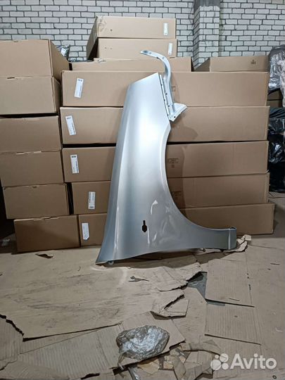 Крыло калина правое цвет серебристый (рислинг) 610