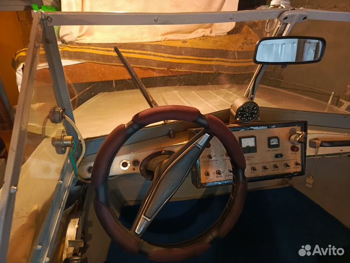 Моторная лодка Прогресс-4 с гаражом