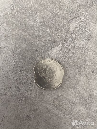 Монета номиналом 2 (брак с двойным выкусом)