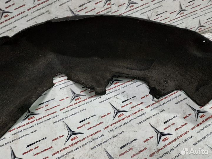 Подкрылок задний W204 Mercedes