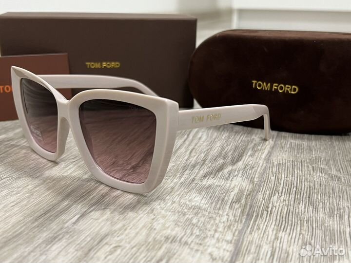 Солнцезащитные очки tom ford