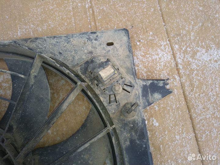 Вентилятор радиатора Renault Logan LADA Largus