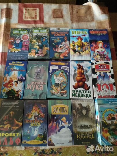 Видеокассеты с фильмами и мультиками