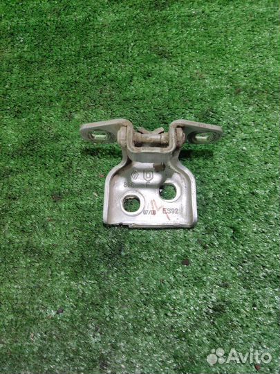 Петля двери Renault Logan