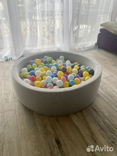 Сухой бассейн с шариками