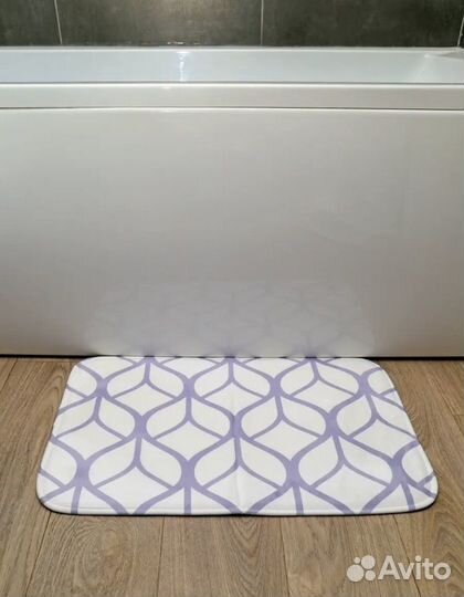 Набор штора для ванны и 3 коврика новые