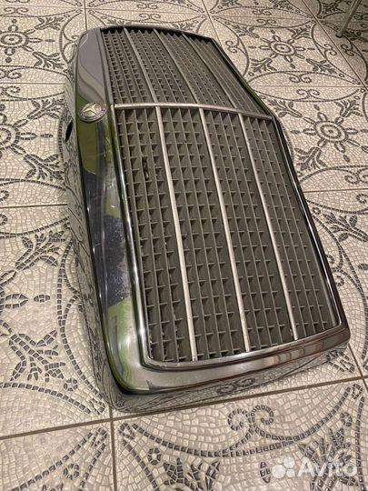 Решетка радиатора Мерседес w126 оригинал