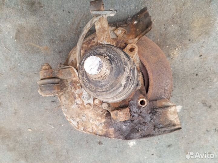 Ступица передняя левая Митсубиси Сигма