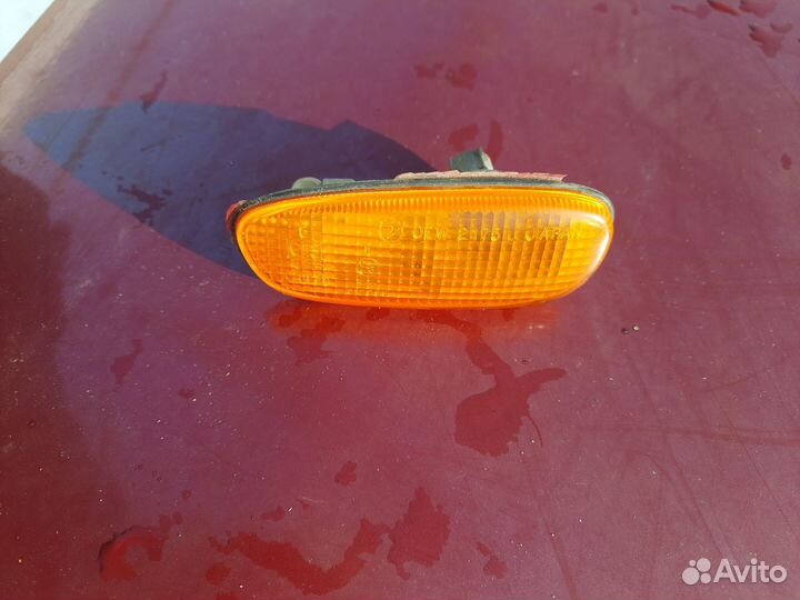 Поворотник правый в крыло Subaru GC/GF