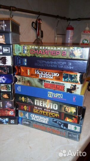 Видеомагнитофон LG и кассеты