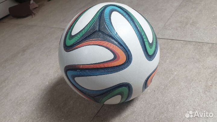 Футбольный мяч adidas brazuca 2014 оригинал