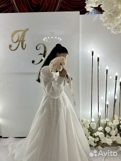 Свадебное платье со шлейфом 44 46