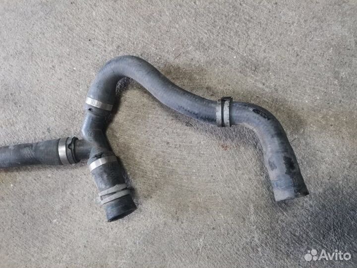 Патрубок системы охлаждения Ford Focus 3 хэтчбек