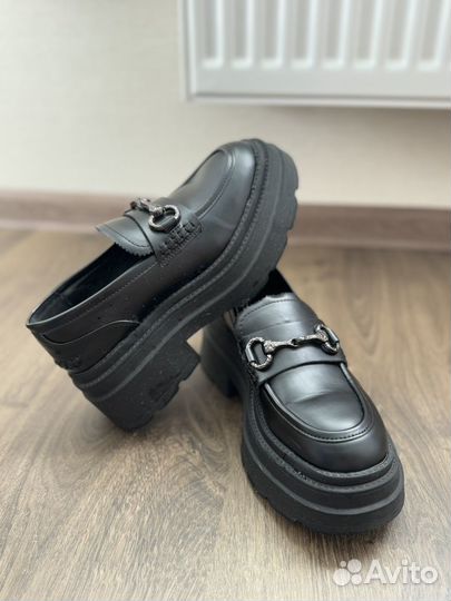 Лоферы женские