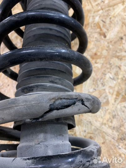 Стойка подвески задняя правая Land Rover