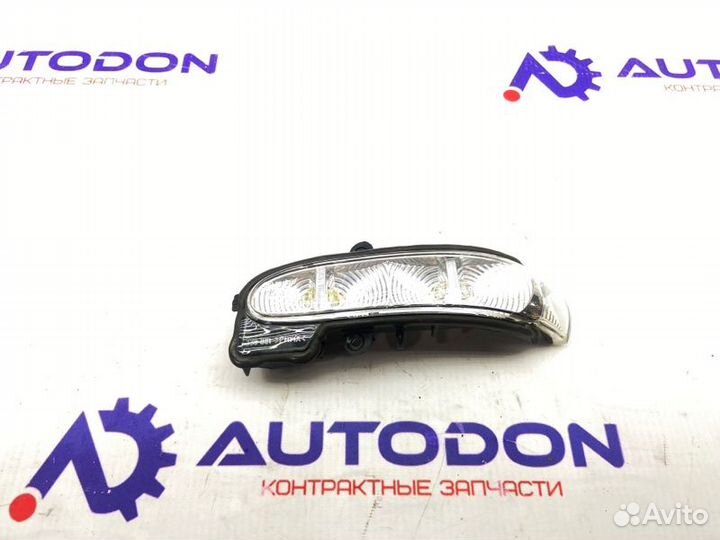 Повторитель поворота левый Mercedes E W211