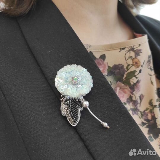Брошь из бисера одуванчик