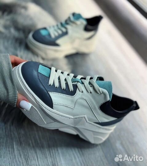 Кроссовки из натуральной кожи