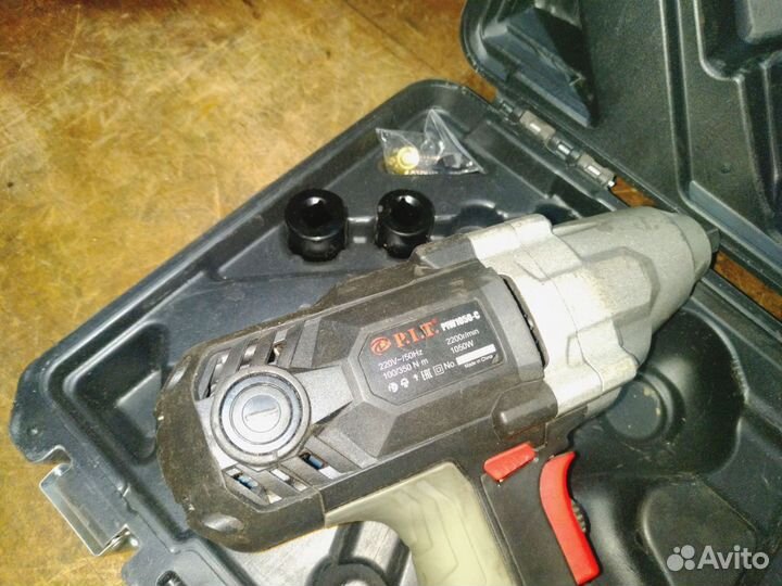 Гайковерт 1 кВт, 350 нм электрический с головками