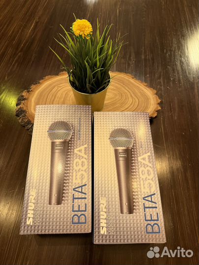 Профессиональный вокольный радиомикрофон Shure