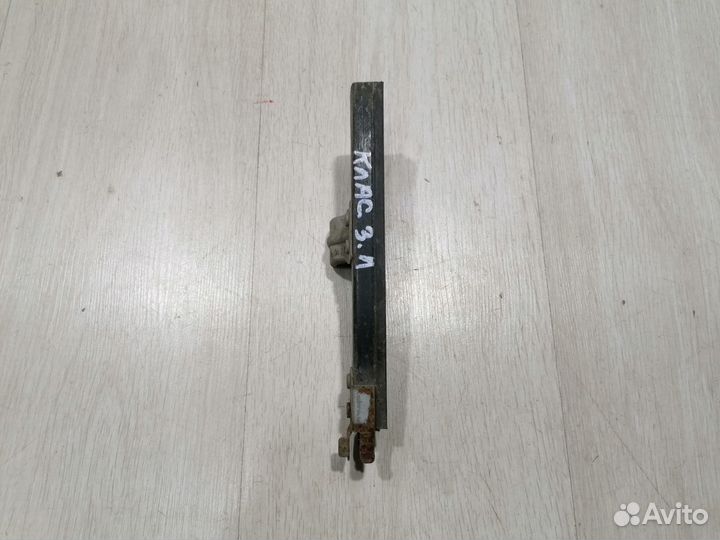 Направляющая стекла Nissan almera classic B10 Лев