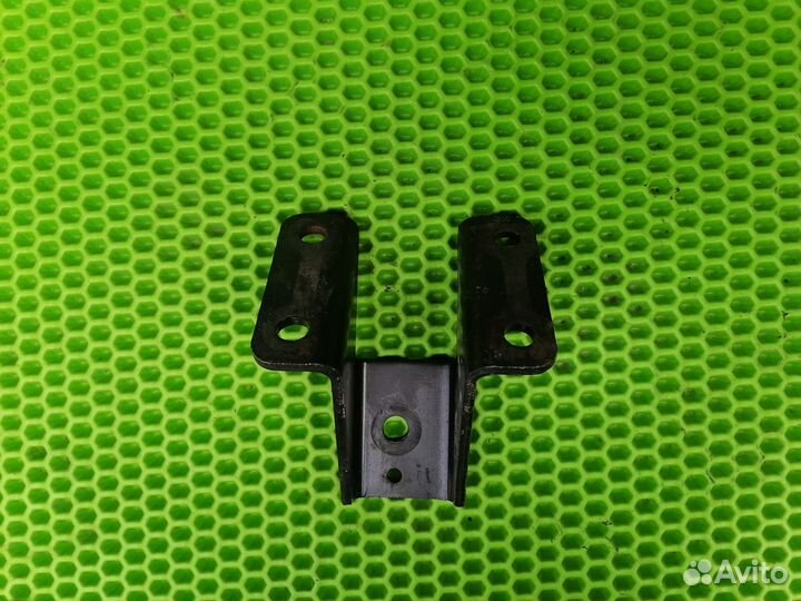 Кронштейн двигателя TD27 Ниссан Террано 2