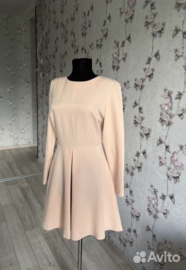 Платье выше колена