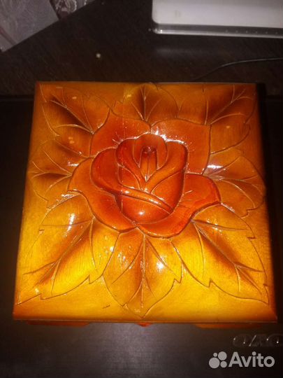 Шкатулка для украшений.Дерево