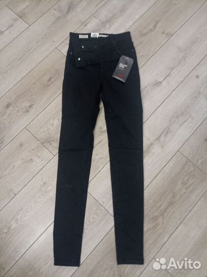 Джинсы женские levis 25 /32