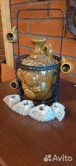 Кувшин со стопками