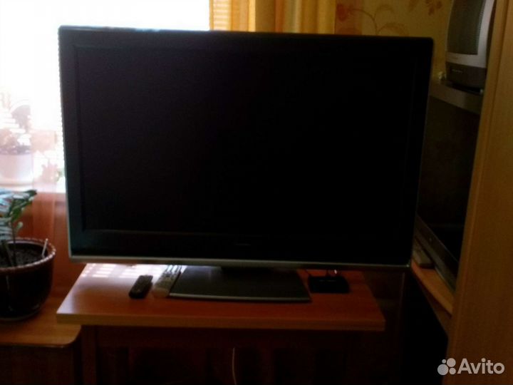Телевизор toshiba 42 мало б/у 1.08 метра