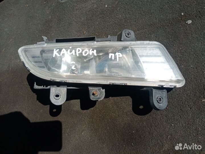 Фара противотуманная правая на саненг Кайрон 2009г