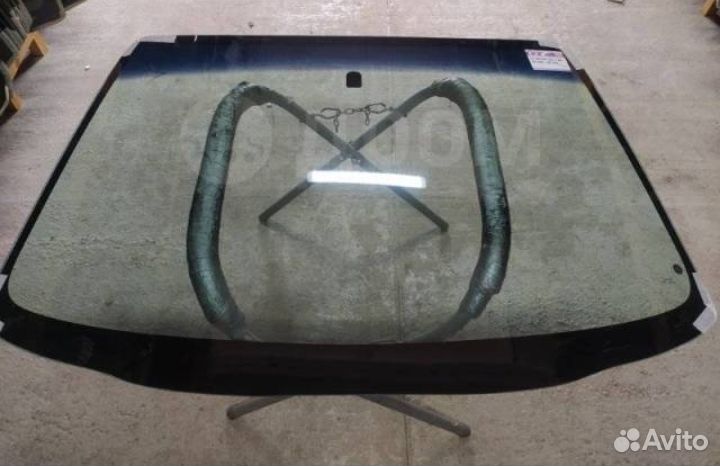 Стекло лобовое Mazda Familia 1994-1998