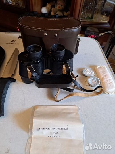Продаются два бинокля.и нож. Состояние как новое
