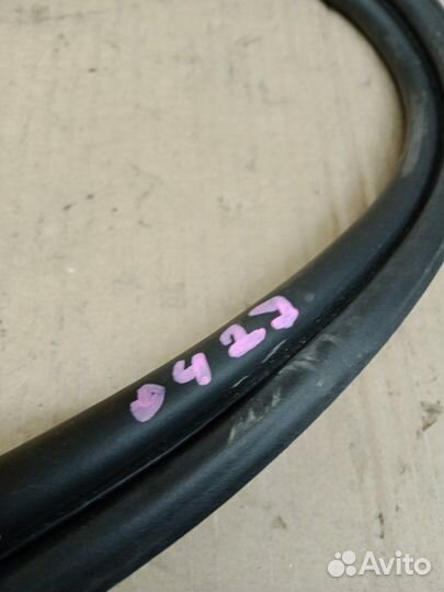 Уплотнительная резинка задняя Mercedes-Benz C200