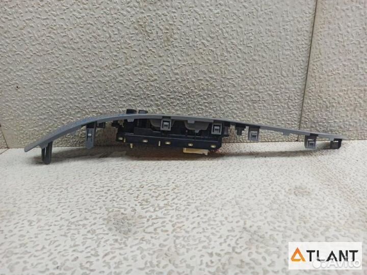 Блок упр. стеклоподьемниками передний правый toyot