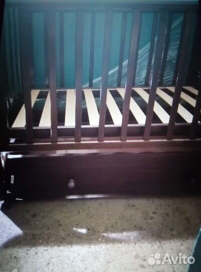 Детская кровать с маятником и ящиком