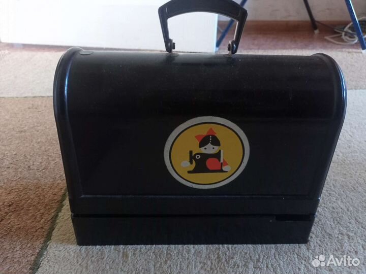 Игрушечная швейная машина СССР